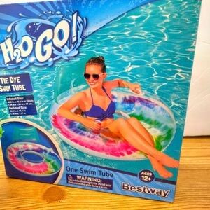 Giant 46" Tie Dye pool float with back rest